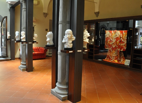 foyer_with_marble_busts.jpg