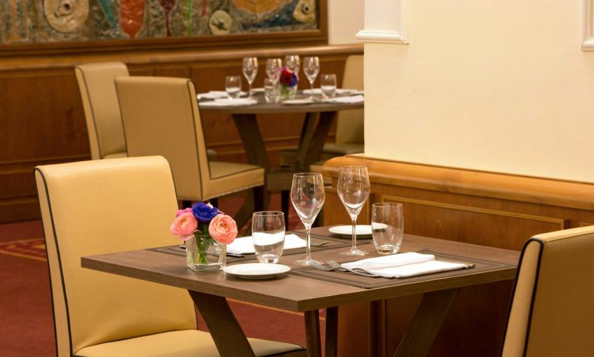 restaurant-restaurants-in-milan-starhotelsbusinesspalace-1.b459c.jpg