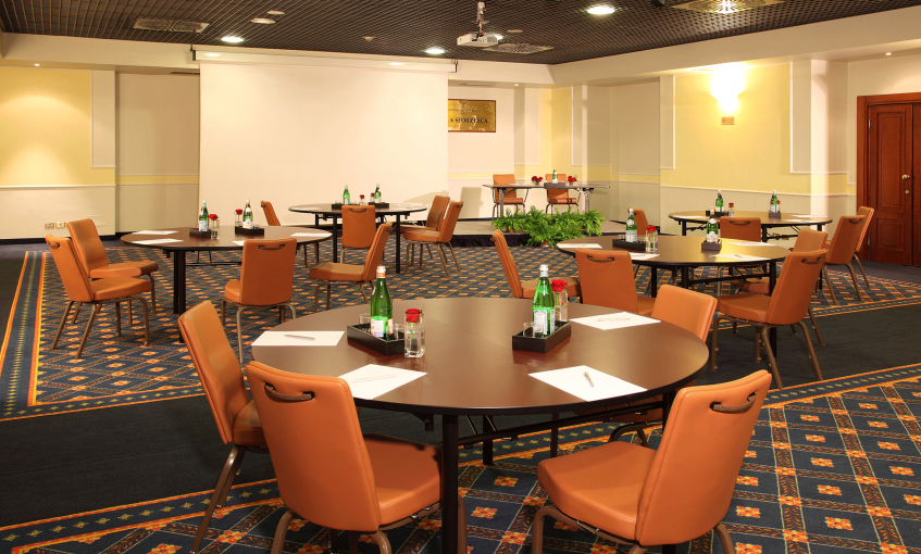 sforzescameetingroom-meeting-in-milan-starhotelsbusinesspalace.1.png